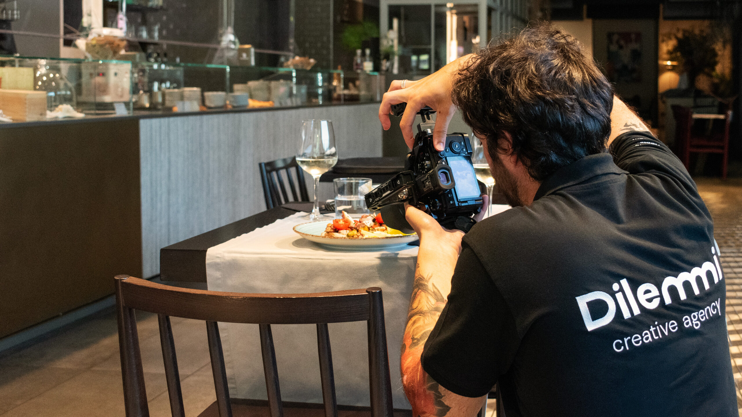 Fotografo Dilemmi durante uno shooting